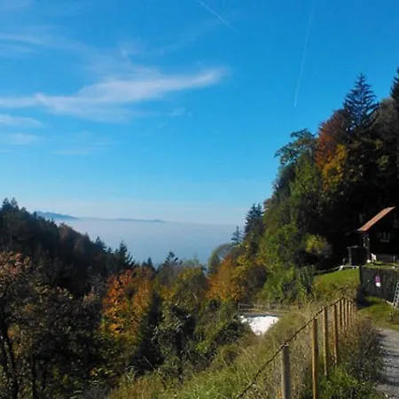 Apartment F E R I E N W O H N U N G 